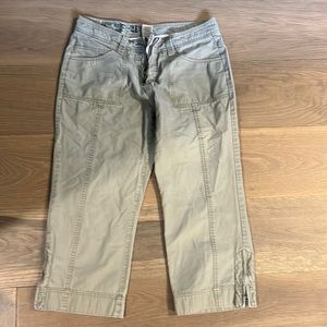 Women’s Bermuda shorts all of beige color, size 7/8